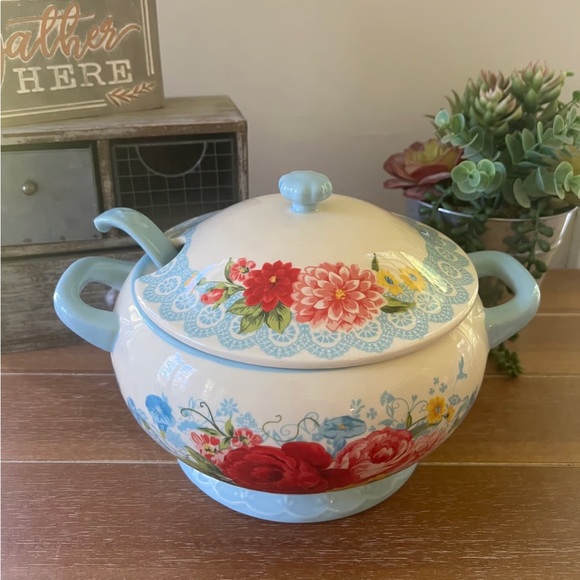 Brand New Pioneer Woman Sweet Rose Soup Tureen & Ladle - Picture 5 of 7